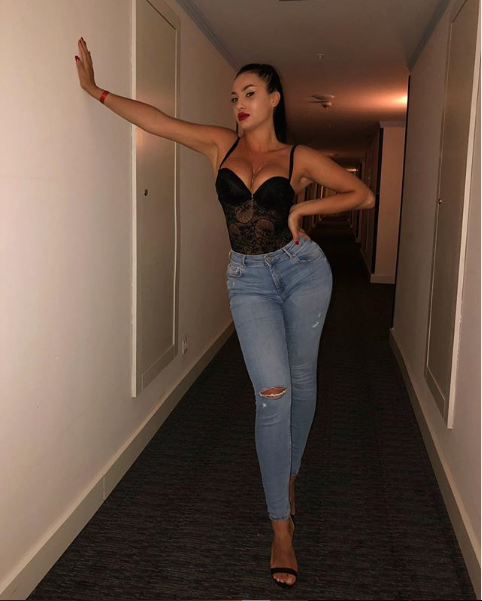 Qaynonaning kokraklari bilan jinsiy aloqa