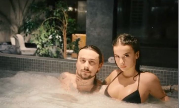 Rina publikon video intime me të dashurin në vaskë
