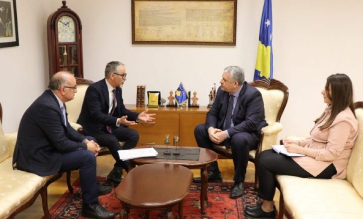 Ministri i Shëndetësisë dhe ai i Brendshëm takohen për të diskutuar për Koronavirusin