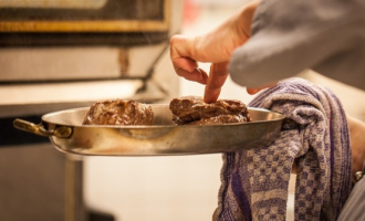 ​Ushqimet që nuk guxoni t’i kombinoni