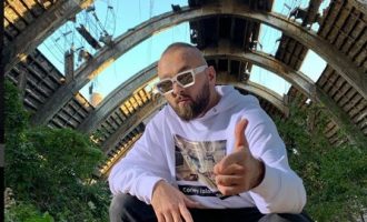 Të shtunën  SYTË MU KANË QORRU NGA MAJK