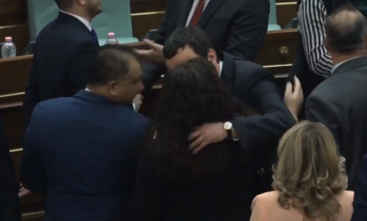 Vjosa Osmani flet si zëdhënëse e Albin Kurtit, sheh shpëtimin e saj tek Vetëvendosje