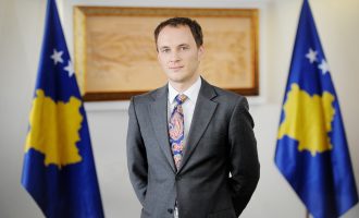 Pas reagimit të Grenell flet Petrit Selimi, thotë se për vizat i citoi mediat