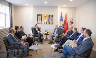 Abdixhiku premton përkrahje për Prishtinën