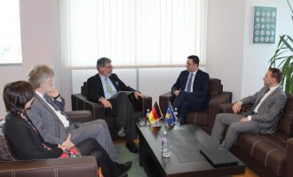 Ministri Abdixhiku priti në takim ambasadorin e Gjermanisë