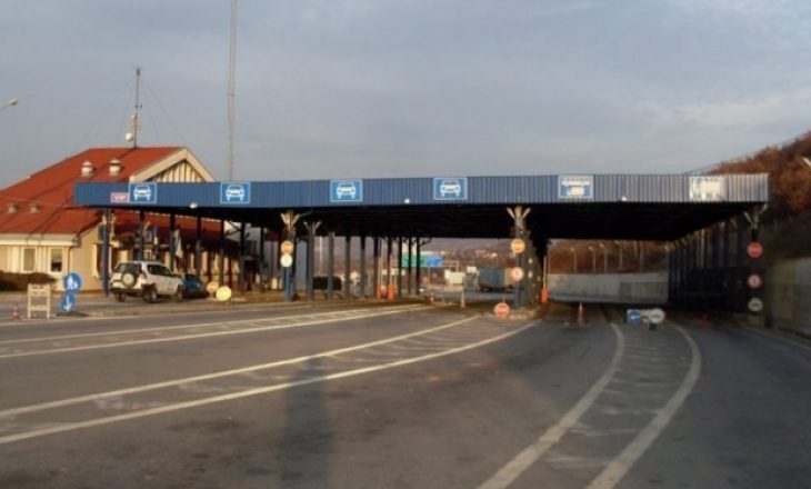 ​Shqipëria mbylli të gjitha hyrjet tokësore për udhëtarët