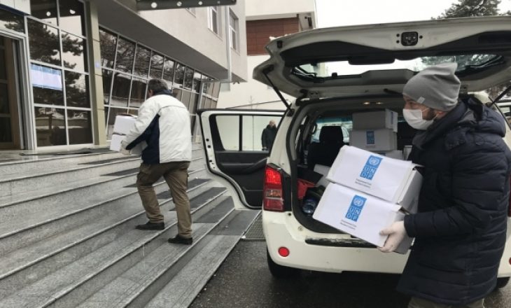 UNDP ndihmon Policinë e Kosovës me artikuj mbrojtës kundër koronavirusit