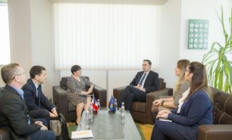 ABDIXHIKU PRET NË TAKIM AMBASADOREN FRANCEZE