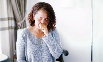 Si tingëllon kolla të cilën e shkakton coronavirusi: Cila është temperatura te të infektuarit