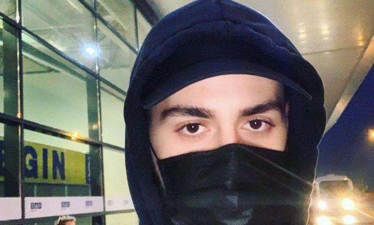 Capital T me maskë në Kinë? Reperi tregon çfarë fshihet pas fotos