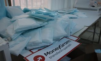 Moneta MoneyGram shpërndan maska mbrojtëse falas