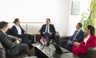 MINISTRI ABDIXHIKU PRITI NË TAKIM AMBASADOREN E KROACISË