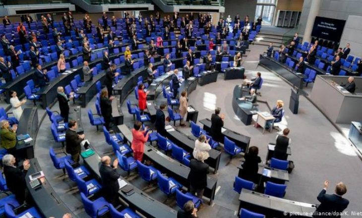 Bundestagu vendosi paketë miliardëshe në krizën e koronavirusit