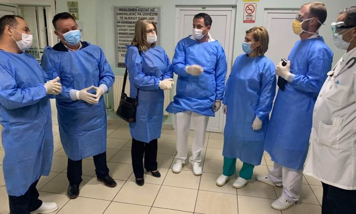 “Mos na i harxhoni maskat kot. Politika larg shëndetësisë”, Spitali i Gjakovës reagon pas vizitës së Pal Lekajt