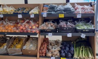 Deppo Market merr masa kundër Covid 19 – vendos pemët dhe perimet në qese