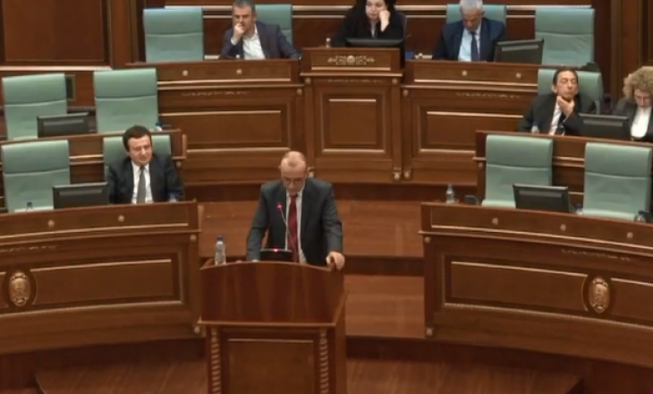 Deputeti i PDK-së ia kërkon dorëheqjen Albin Kurtit, ky ia kthen një përgjigje interesante