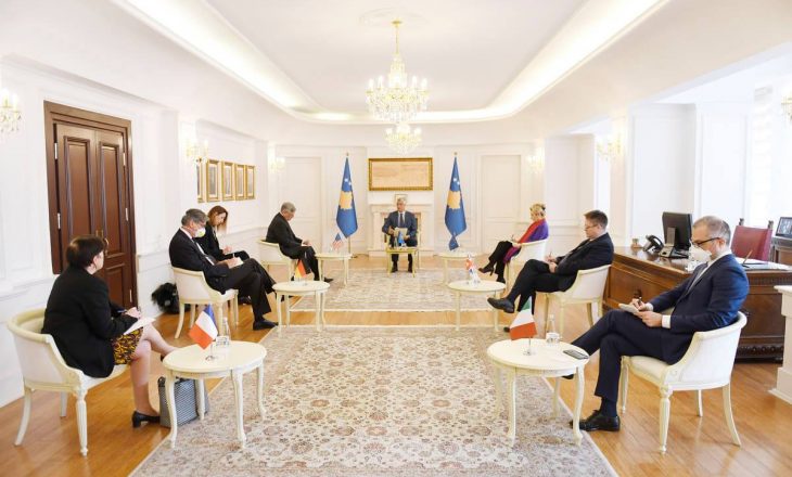 Thaçi takon ambasadorët e Kuintit, jepen detaje nga takimi