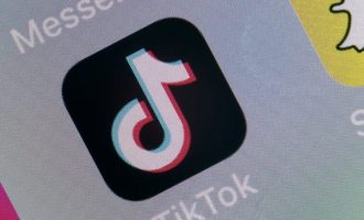 TikTok është duke u kthyer ngadalë në një platformë që shfrytëzohet për njoftime dhe takime
