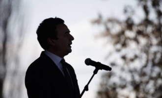 Kurti kërkon hetim për faljen e vrasësit të 13 vjeçarit nga Thaçi, pasi thotë se ishte dëshmitar i rastit Dehari