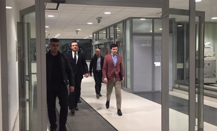 Kryeministri mbërrin në mbledhjen urgjente – qeveria do t’i marrë këto vendime