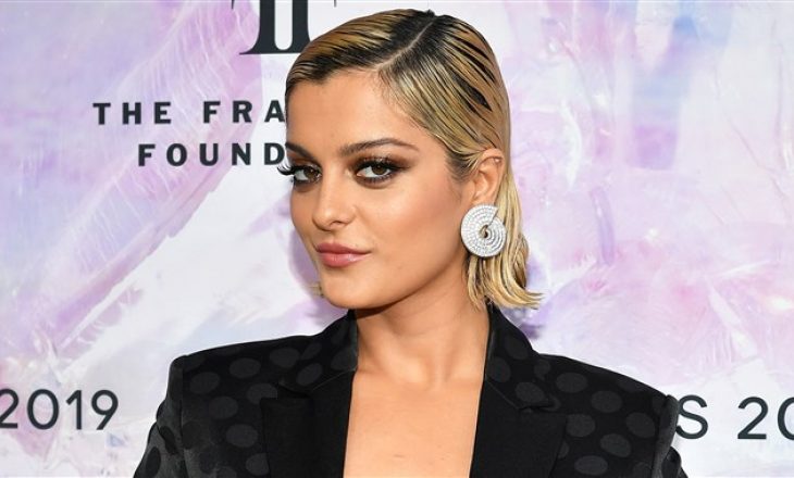 Bebe Rexha fotografohet dorë për dore me një mashkull misterioz