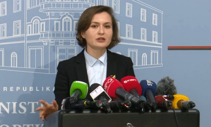 Pas mbylljes së shkollave në Shqipëri, ministrja Shahini tregon planin për krijimin e klasave virtuale