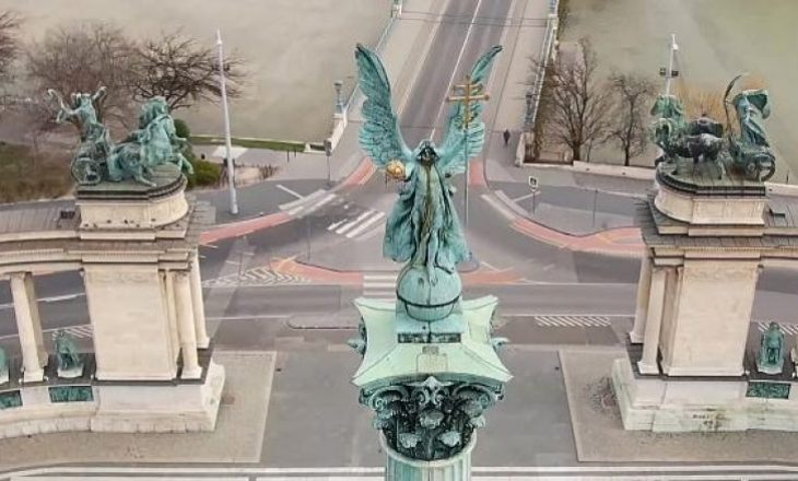 Nga Budapesti deri te plazhet e bukura të Brazilit, pamje të filmuara nga ajri me dron që tregojnë rrugët e zbrazëta të qyteteve të botës