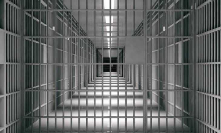 Ndodh për herë të parë! I burgosuri infektohet me koronavirus