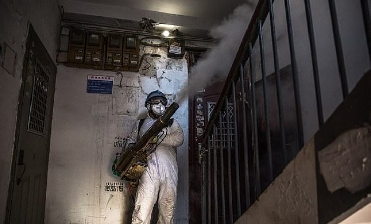 Përdori shkallët që përdori dhe fqinji me koronavirus, infektohet 42 vjeçari