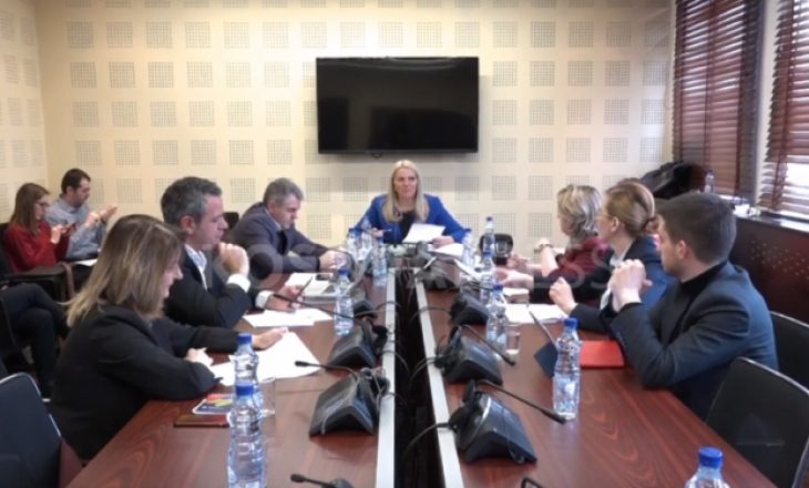 Konjufca ftohet të raportojë para komisionit për shkarkimin e ambasadorëve