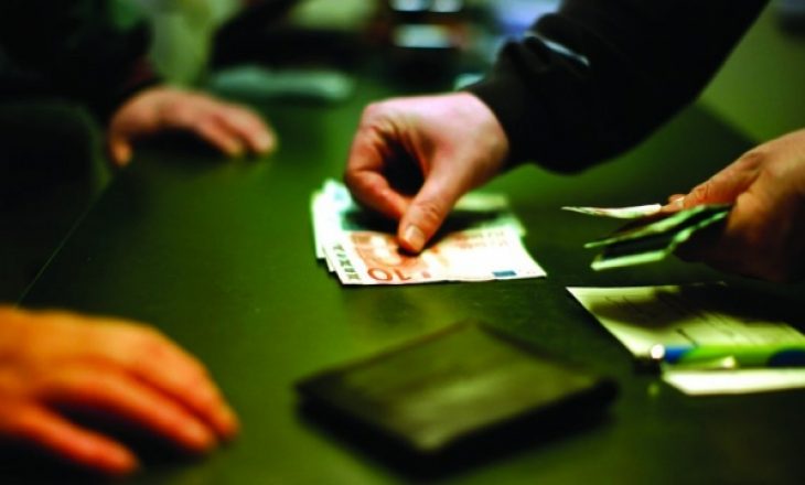 “Fajdexhinjtë Gërbeshi” – Si e kishin detyruar një person nga Vushtrria t’ua shiste shtëpinë për fajde?