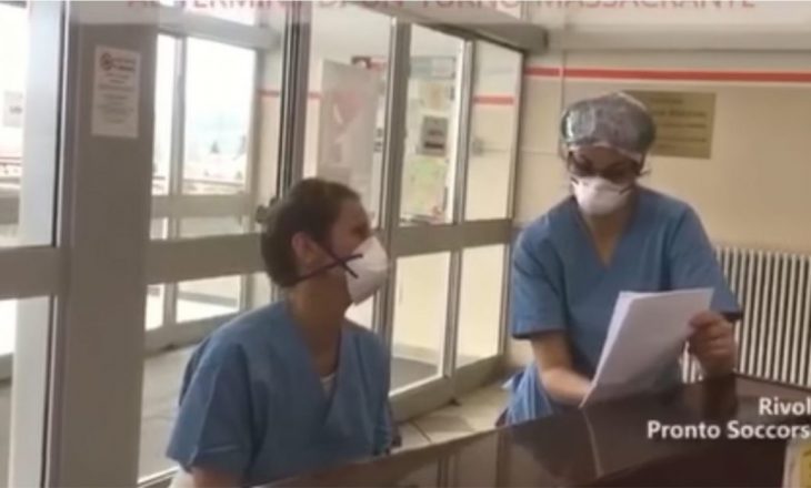 Infermieret italiane mbarojnë turnin dhe luajnë në piano këngën hit për pacientët