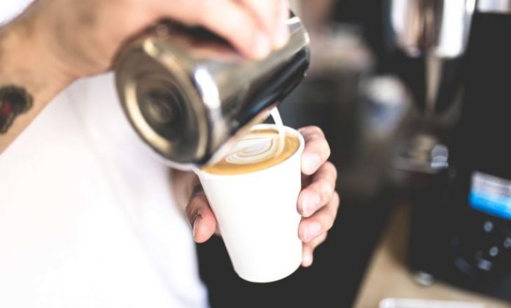 Lajm i keq për ‘Maraklitë e Kafeve’ nga nesër ndalohet edhe shërbimi “Take Away”