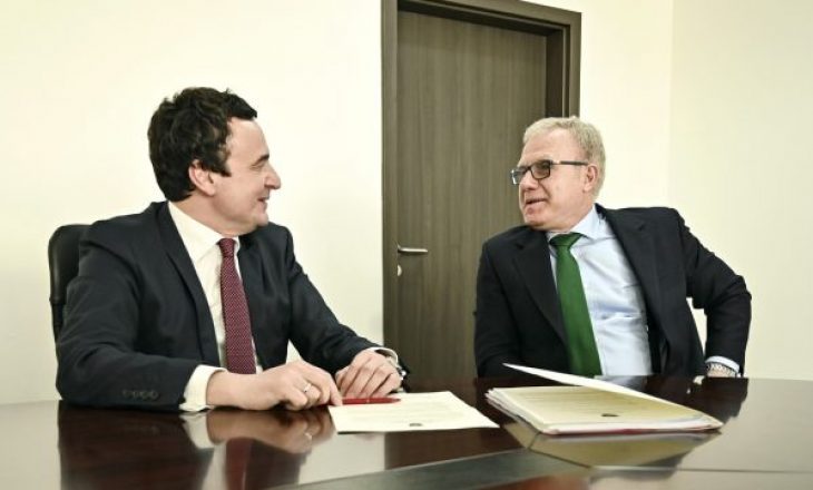 Këshilltari i Kurtit tallet me kërcënimin amerikan: A thu a do të na bombardojë Amerika