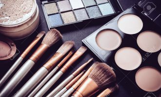 Po produktet e make up-it, a përbëjnë rrezik këto kohë?