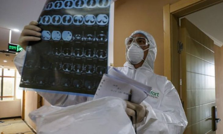 Publikohen fotografi të mushkërive të infektuara me COVID