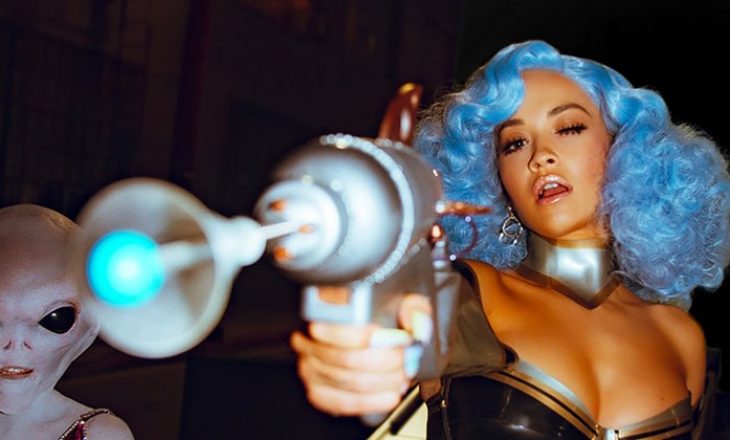 Rita Ora unike, publikon videklipin e këngës “How to be lonely”