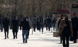 Qytetarët të shqetësuar për tubimet e partive politike: Po rrezikojnë shëndetin e popullatës