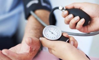 Tensioni i lartë i gjakut dhe koronavirusi/ Çfarë duhet të dini