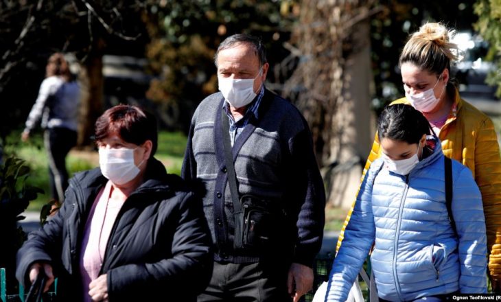 Maqedonia e Veriut e bën të detyrueshme mbajtjen e maskës