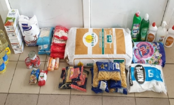 Komuna e Prishtinës dhe OEK-u shpërndajnë pako ushqimore