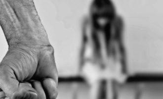 Kohë Pandemie, të dhunshëm në karantinë – bëjnë për spital baballarët, rrahin nëna e vajzat