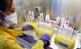 Një studim i ri thotë se COVID-19 nuk është aq vdekjeprurës sa është menduar