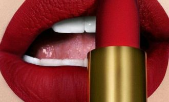 Buzëkuqi është gjithnjë një ide e mirë: Si të zgjedhësh tonalitetin e duhur për ngjyrën tënde të lëkurës