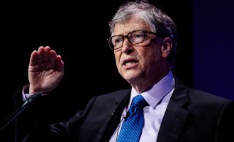 Bill Gates ka disa kritika për të mësuarit online