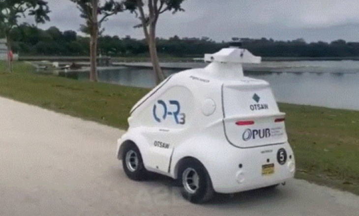 Singapor, roboti në vend të policit: Qëndroni në shtëpi
