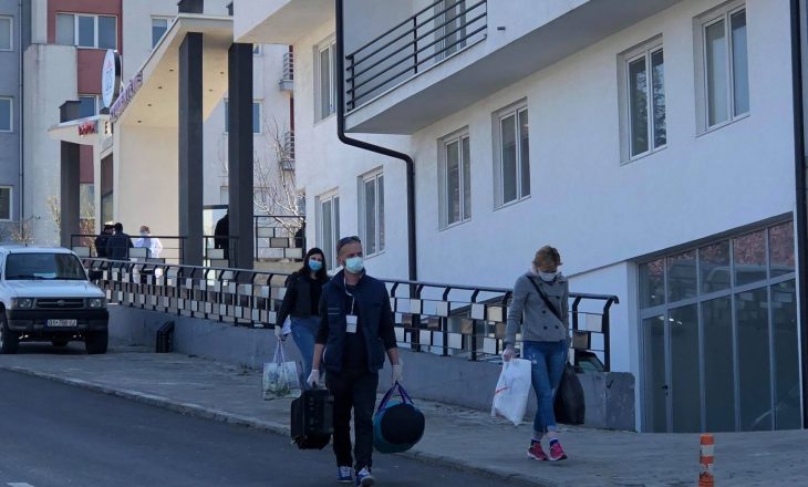 Lirohen 54 persona nga karantina në Prishtinë – familjarët i presin