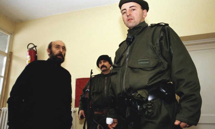 Eksperti i sigurisë publikon fotografi të Arkanit dhe priftërinjve serbë që lidhen me Rusinë