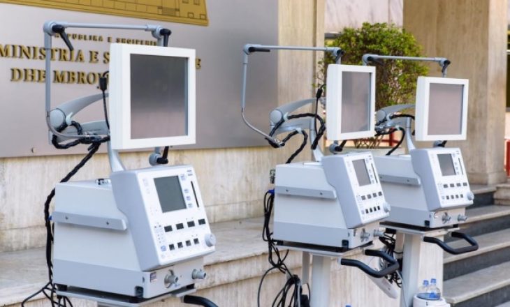​Banka Amerikane e Investimeve dhuron disa respiratorë Shqipërisë