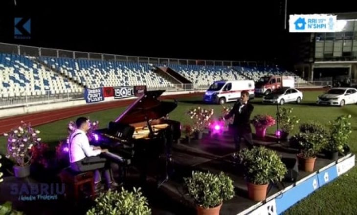 Sabri Fejzullahu me koncert në Prishtinën e zbrazët